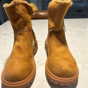 Lennox & Gray Dusty Greek Light Brown Winter Boots.  New, never worn.  Size 9.5